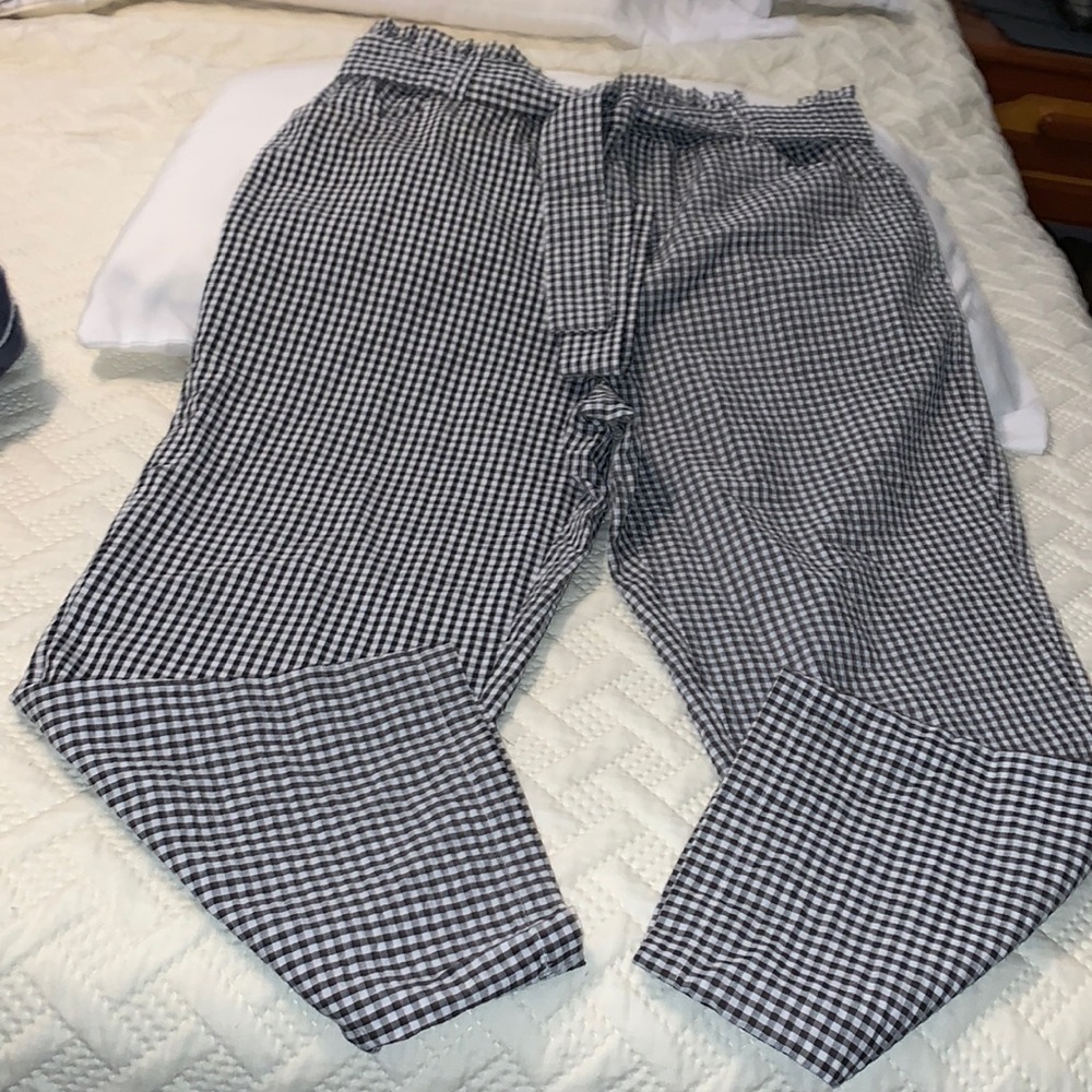 Ladies Black and White Checks Capris Size 10. New without Tags.